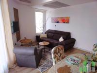 Se izdava namesten stan vo Skopje, Aerodrom so povrshina od 45 m2.
 Ekstra: Klima, Centralno Parno, Lift, Nova Zgrada, Garaza.
 Cena: 430 EUR